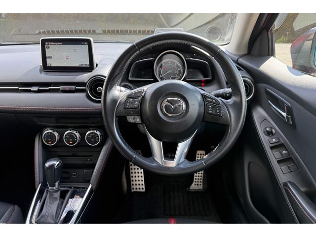 デミオ フロントフォグ ABS トラクションコントロール 盗難防止装置 純正ナビ 純正TV 純正アルミホイール UVカットガラス スマートキー 運転席エアバック 助手席エアバック サイドエアバック(49枚目)