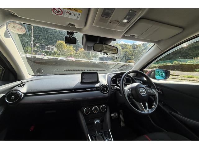 デミオ フロントフォグ ABS トラクションコントロール 盗難防止装置 純正ナビ 純正TV 純正アルミホイール UVカットガラス スマートキー 運転席エアバック 助手席エアバック サイドエアバック(52枚目)