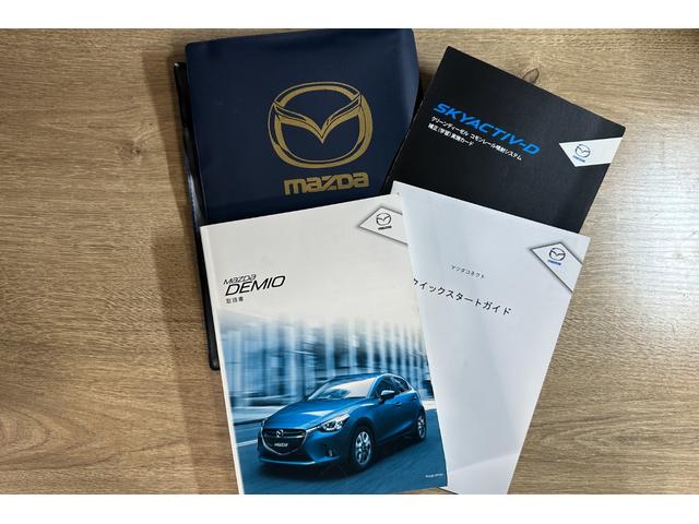 デミオ フロントフォグ ABS トラクションコントロール 盗難防止装置 純正ナビ 純正TV 純正アルミホイール UVカットガラス スマートキー 運転席エアバック 助手席エアバック サイドエアバック(58枚目)