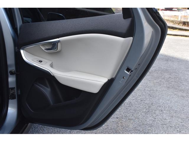 V40 クロスカントリー T5 AWD アイシン8AT 四駆 フルタイム4WD MB420XC 245馬力純正ナビ TV レザーシート バックカメラ 前席パワーシート Bluetooth クルーズコントロール インテリセーフ(37枚目)