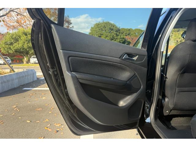 ３０８ アリュール　ブルーＨＤｉ　車検２年付　アリュール　ブルーＨＤｉプッシュスタート　ドラレコ　ＥＴＣ　パドルシフト　純正ＡＷ　ルーフレール　ディーゼル車（39枚目）