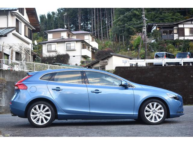 Ｖ４０ Ｔ３　ＳＥ　走行２．８万ｋｍ　運転席助手席エアバック　ＡＢＳ　スポーツモード付きＥＣＳ　トラクションコントロール　盗難防止装置　前席パワーシート　クルーズコントロール　純正ホイール（9枚目）