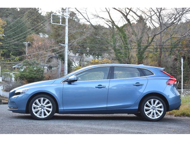 Ｖ４０ Ｔ３　ＳＥ　走行２．８万ｋｍ　運転席助手席エアバック　ＡＢＳ　スポーツモード付きＥＣＳ　トラクションコントロール　盗難防止装置　前席パワーシート　クルーズコントロール　純正ホイール（13枚目）