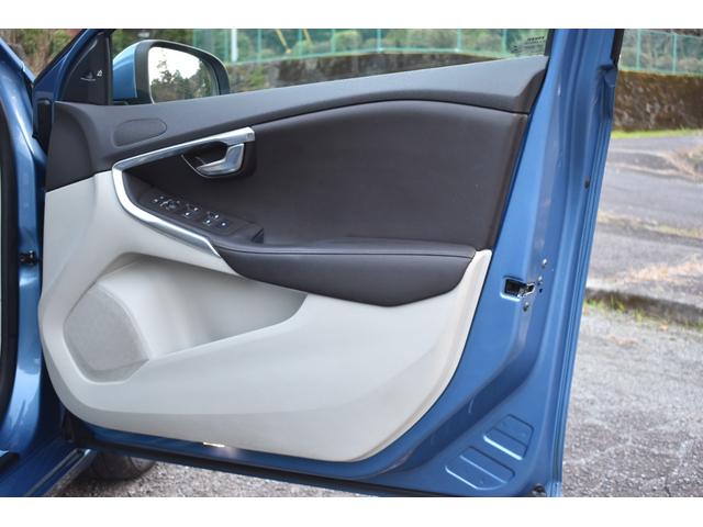 Ｖ４０ Ｔ３　ＳＥ　走行２．８万ｋｍ　運転席助手席エアバック　ＡＢＳ　スポーツモード付きＥＣＳ　トラクションコントロール　盗難防止装置　前席パワーシート　クルーズコントロール　純正ホイール（27枚目）