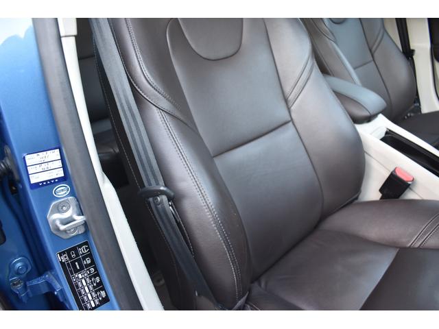 Ｖ４０ Ｔ３　ＳＥ　走行２．８万ｋｍ　運転席助手席エアバック　ＡＢＳ　スポーツモード付きＥＣＳ　トラクションコントロール　盗難防止装置　前席パワーシート　クルーズコントロール　純正ホイール（30枚目）