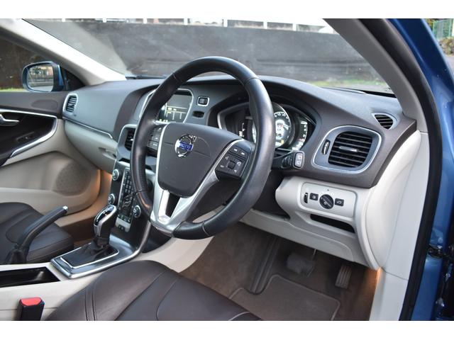 Ｖ４０ Ｔ３　ＳＥ　走行２．８万ｋｍ　運転席助手席エアバック　ＡＢＳ　スポーツモード付きＥＣＳ　トラクションコントロール　盗難防止装置　前席パワーシート　クルーズコントロール　純正ホイール（31枚目）