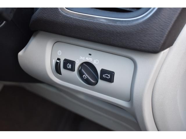 Ｖ４０ Ｔ３　ＳＥ　走行２．８万ｋｍ　運転席助手席エアバック　ＡＢＳ　スポーツモード付きＥＣＳ　トラクションコントロール　盗難防止装置　前席パワーシート　クルーズコントロール　純正ホイール（32枚目）