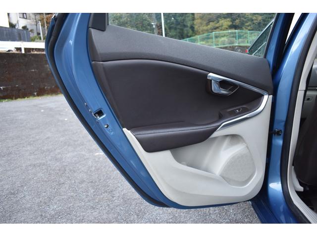 Ｖ４０ Ｔ３　ＳＥ　走行２．８万ｋｍ　運転席助手席エアバック　ＡＢＳ　スポーツモード付きＥＣＳ　トラクションコントロール　盗難防止装置　前席パワーシート　クルーズコントロール　純正ホイール（41枚目）