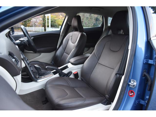 Ｖ４０ Ｔ３　ＳＥ　走行２．８万ｋｍ　運転席助手席エアバック　ＡＢＳ　スポーツモード付きＥＣＳ　トラクションコントロール　盗難防止装置　前席パワーシート　クルーズコントロール　純正ホイール（44枚目）