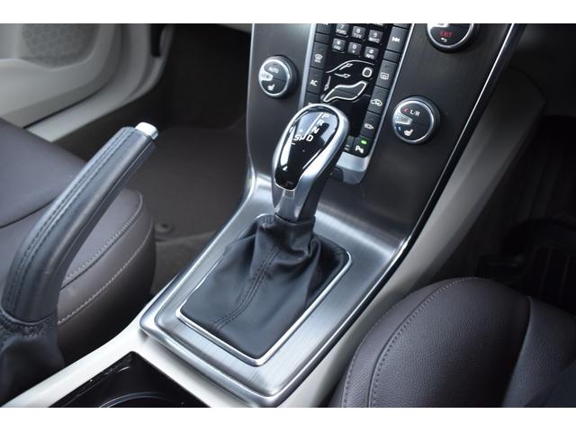 Ｖ４０ Ｔ３　ＳＥ　走行２．８万ｋｍ　運転席助手席エアバック　ＡＢＳ　スポーツモード付きＥＣＳ　トラクションコントロール　盗難防止装置　前席パワーシート　クルーズコントロール　純正ホイール（48枚目）