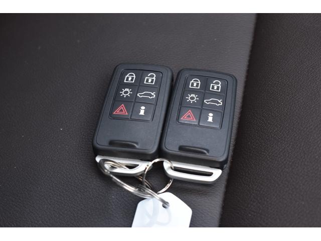 Ｖ４０ Ｔ３　ＳＥ　走行２．８万ｋｍ　運転席助手席エアバック　ＡＢＳ　スポーツモード付きＥＣＳ　トラクションコントロール　盗難防止装置　前席パワーシート　クルーズコントロール　純正ホイール（54枚目）