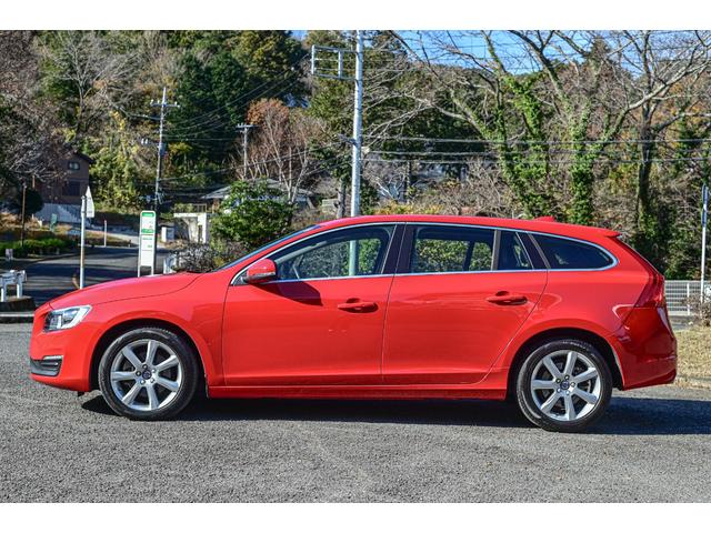 V60 D4 SE 純正ブラックレザーシート 前席パワーシート 前席シートヒーター ACC レーンキープ 衝突警報装置 純正ナビ バックカメラ ETC付き リアエンターテイメント ABS 盗難防止装置 車検R9/5まで(14枚目)