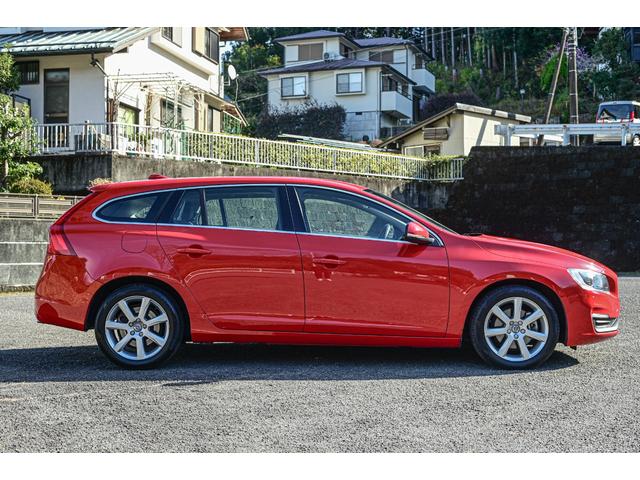 V60 D4 SE 純正ブラックレザーシート 前席パワーシート 前席シートヒーター ACC レーンキープ 衝突警報装置 純正ナビ バックカメラ ETC付き リアエンターテイメント ABS 盗難防止装置 車検R9/5まで(15枚目)