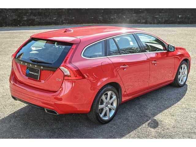 V60 D4 SE 純正ブラックレザーシート 前席パワーシート 前席シートヒーター ACC レーンキープ 衝突警報装置 純正ナビ バックカメラ ETC付き リアエンターテイメント ABS 盗難防止装置 車検R9/5まで(28枚目)