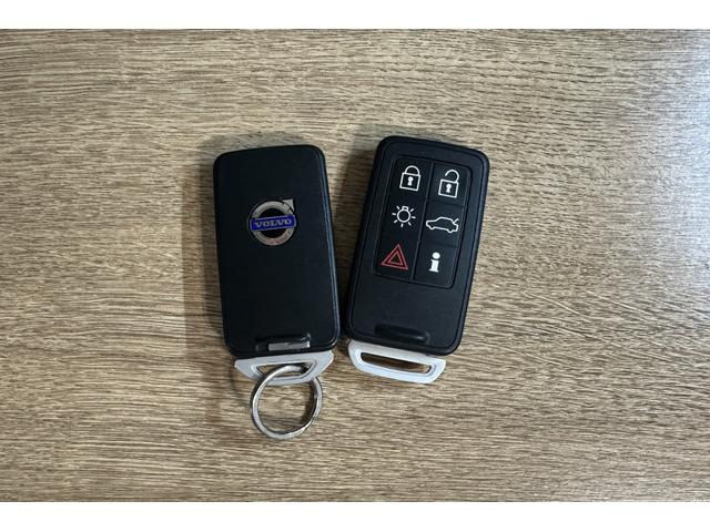 V60 D4 SE 純正ブラックレザーシート 前席パワーシート 前席シートヒーター ACC レーンキープ 衝突警報装置 純正ナビ バックカメラ ETC付き リアエンターテイメント ABS 盗難防止装置 車検R9/5まで(32枚目)