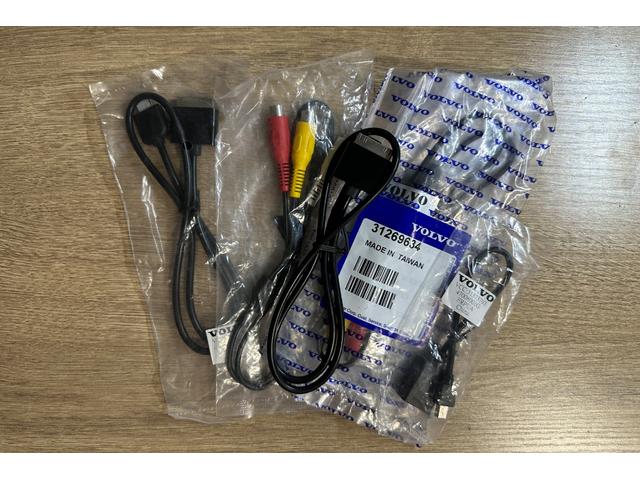 V60 D4 SE 純正ブラックレザーシート 前席パワーシート 前席シートヒーター ACC レーンキープ 衝突警報装置 純正ナビ バックカメラ ETC付き リアエンターテイメント ABS 盗難防止装置 車検R9/5まで(33枚目)