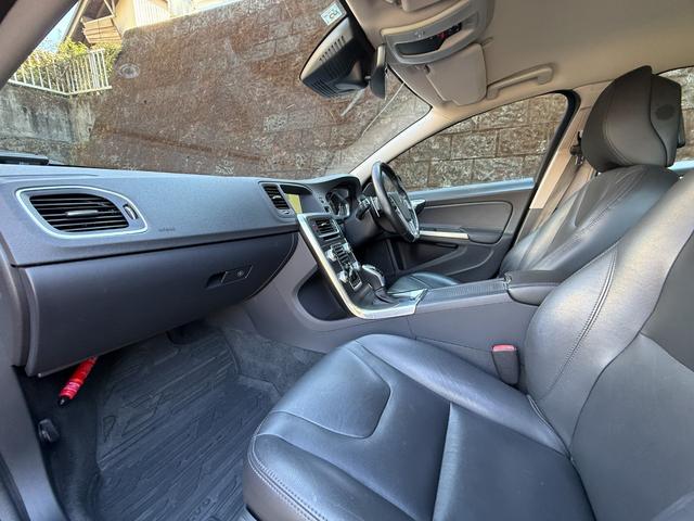 V60 D4 SE 純正ブラックレザーシート 前席パワーシート 前席シートヒーター ACC レーンキープ 衝突警報装置 純正ナビ バックカメラ ETC付き リアエンターテイメント ABS 盗難防止装置 車検R9/5まで(47枚目)