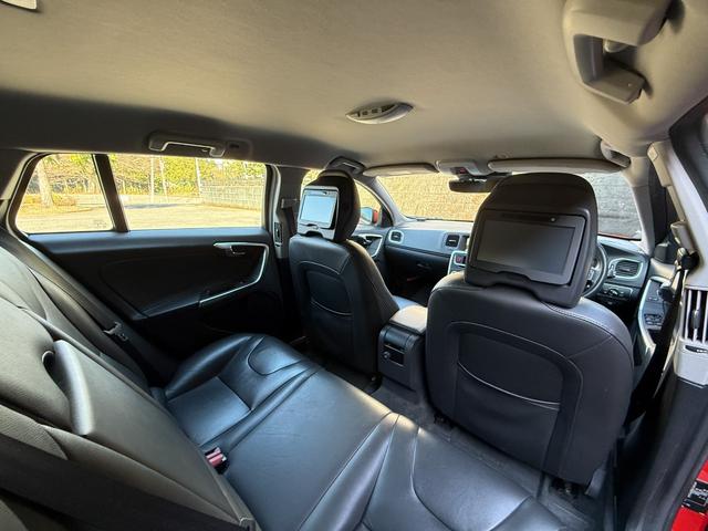 V60 D4 SE 純正ブラックレザーシート 前席パワーシート 前席シートヒーター ACC レーンキープ 衝突警報装置 純正ナビ バックカメラ ETC付き リアエンターテイメント ABS 盗難防止装置 車検R9/5まで(50枚目)