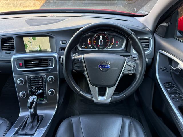V60 D4 SE 純正ブラックレザーシート 前席パワーシート 前席シートヒーター ACC レーンキープ 衝突警報装置 純正ナビ バックカメラ ETC付き リアエンターテイメント ABS 盗難防止装置 車検R9/5まで(51枚目)