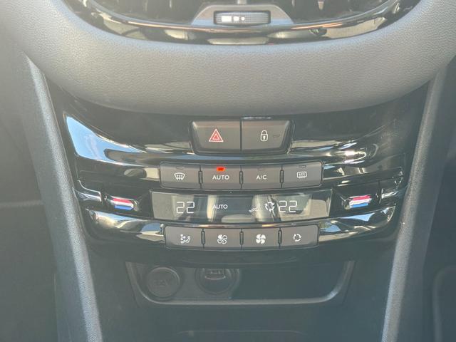 ２０８ シエロ　車検令和９年７月　パノラミックガラスルーフ　純正オプションパナソニックナビ　記録簿付　ディプレイオーディオ　ＥＴＣ　ディーラー車　取扱説明書有　スペアキー有（50枚目）