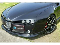アルファ１５９が入庫しました。ＴＥＺＺＯ製フロントスポイラー、オレカ製マフラーなどアルファ定番のカスタムが施されたかっこいいお車です。ご来店予約お待ちしております 4
