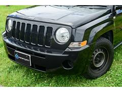 ジープパトリオットが入荷しました。スチールホイールに換装、ＴＨＵＬＥ製ルーフキャリア付きのお車です。ご来店予約お待ちしております 5