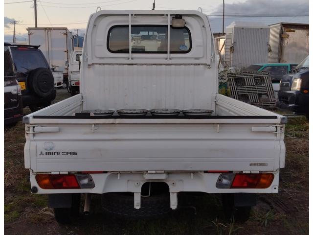 ミニキャブトラック 　クラッチ新品！　タイヤ新品！　切り替え４ＷＤ　エアコン　５速マニュアル（3枚目）