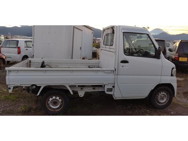 ミニキャブトラック 　クラッチ新品！　タイヤ新品！　切り替え４ＷＤ　エアコン　５速マニュアル（4枚目）