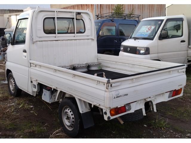 ミニキャブトラック 　クラッチ新品！　タイヤ新品！　切り替え４ＷＤ　エアコン　５速マニュアル（9枚目）