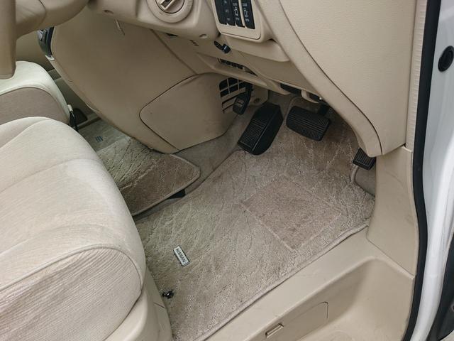 エルグランド Ｘ　３．５Ｌ　両側オートスライドドア　リヤエンターテイメント　地デジ　純正アルミ　レグノタイヤ　８人乗り　バック・サイドカメラ（43枚目）