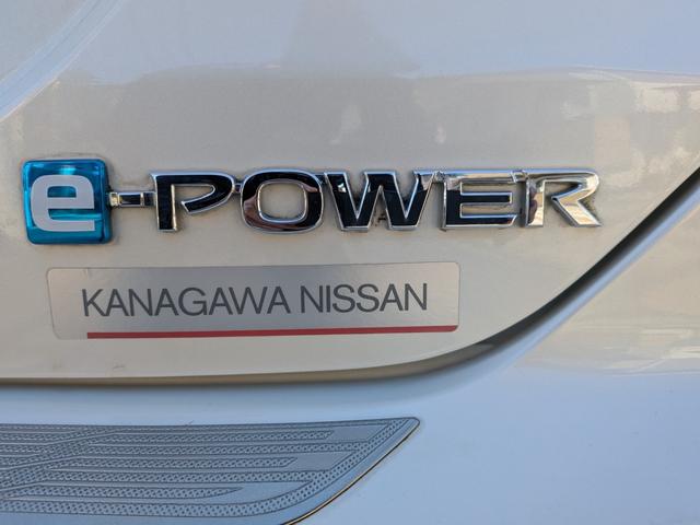 キックス オーテック　ＡＵＴＥＣＨ　ｅ－ＰＯＷＥＲ　ワンオーナー　禁煙　アラウンドビュー　レーダークルーズ　誤発進抑制　ＬＥＤヘッドライト　ＥＴＣ２．０　車線逸脱警報　スマートキー　　ドラレコ　１７アルミ　車検２年付（5枚目）