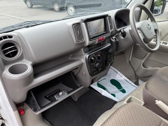ＮＶ１００クリッパーバン ＤＸ　ＧＬエマージェンシーブレーキパッケージ　ハイルーフ　５ＡＧＳ　２ｎｄ発進　前パワーウィンドウ　電格ミラー　社外ナビ　バックカメラ　ｂｌｕｅｔｏｏｔｈ　ハロゲンライト　プライバシーガラス　衝突被害軽減ブレーキ　記録簿（25枚目）