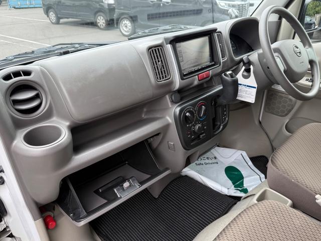 ＮＶ１００クリッパーバン ＤＸ　ＧＬエマージェンシーブレーキパッケージ　ハイルーフ　キーレス　前パワーウィンドウ　電格ミラー　衝突被害軽減ブレーキ　社外ナビ　バックカメラ　ｂｌｕｅｔｏｏｔｈ　プライバシーガラス　クリアランスソナー　両側スライドドア　２ｎｄ発進（26枚目）