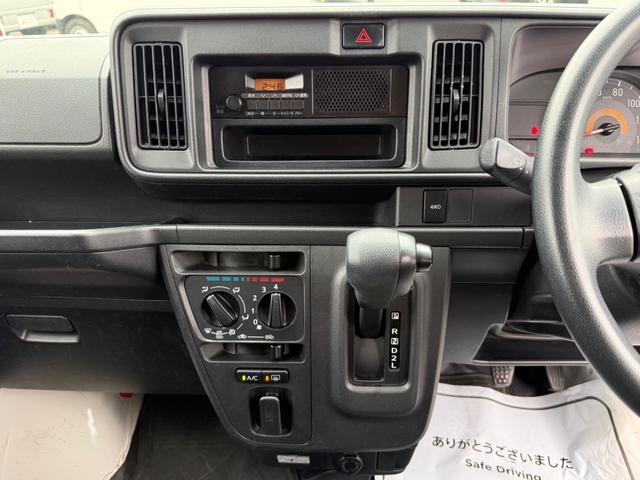 ハイゼットカーゴ ＤＸ　ＳＡＩＩＩ　ハイルーフ　４ＷＤ　キーレス　前パワーウィンドウ　衝突被害軽減ブレーキ　ＥＴ　Ｃ　クリアランスソナー　両側スライドドア　プライバシーガラス　スマートアシスト　記録簿（29枚目）