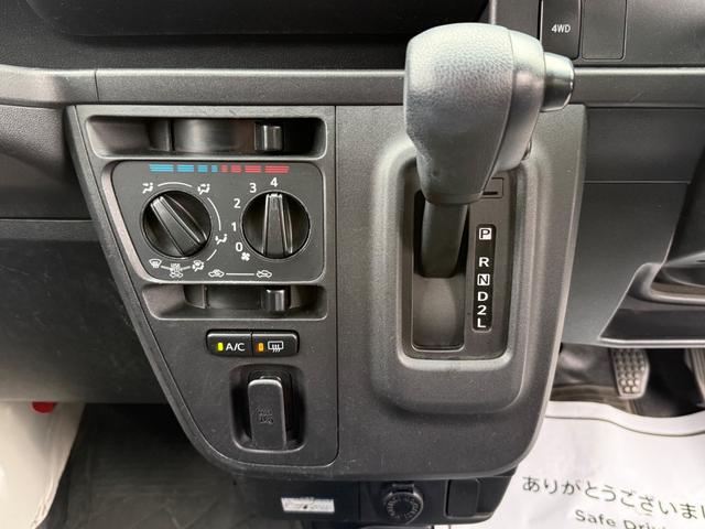 ハイゼットカーゴ ＤＸ　ＳＡＩＩＩ　ハイルーフ　４ＷＤ　キーレス　前パワーウィンドウ　衝突被害軽減ブレーキ　ＥＴ　Ｃ　クリアランスソナー　両側スライドドア　プライバシーガラス　スマートアシスト　記録簿（31枚目）