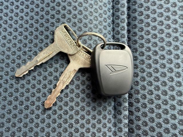 ハイゼットカーゴ クルーズ ビジネスパッケージ ハイルーフ キーレス 前パワーウィンドウ 電格ミラー プライバシーガラス 両側スライドドア ハロゲンライト 軽貨物 商用バン 軽自動車(7枚目)