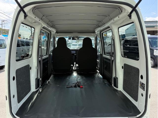 ハイゼットカーゴ  ハイルーフ キーレス 前パワーウィンドウ 衝突被害軽減ブレーキ スマートアシスト ハロゲンライト 社外ナビ ETC ドライブレコーダー クリアランスソナー 両側スライドドア プライバシーガラス 記録簿(3枚目)