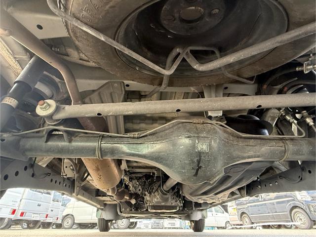 ハイゼットカーゴ  ハイルーフ キーレス 前パワーウィンドウ 衝突被害軽減ブレーキ スマートアシスト ハロゲンライト 社外ナビ ETC ドライブレコーダー クリアランスソナー 両側スライドドア プライバシーガラス 記録簿(23枚目)