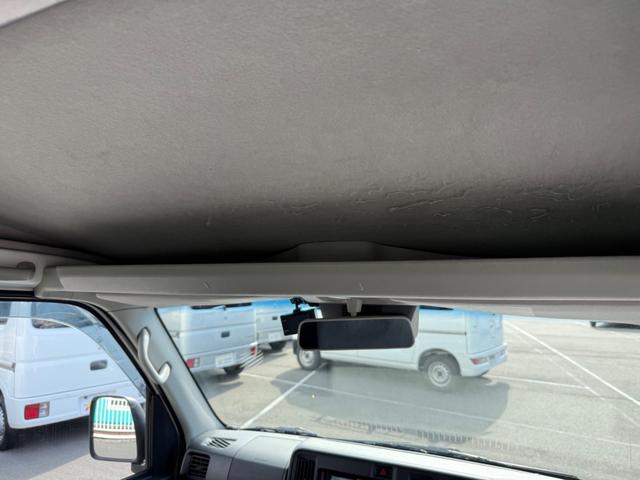 ハイゼットカーゴ  ハイルーフ キーレス 前パワーウィンドウ 衝突被害軽減ブレーキ スマートアシスト ハロゲンライト 社外ナビ ETC ドライブレコーダー クリアランスソナー 両側スライドドア プライバシーガラス 記録簿(28枚目)