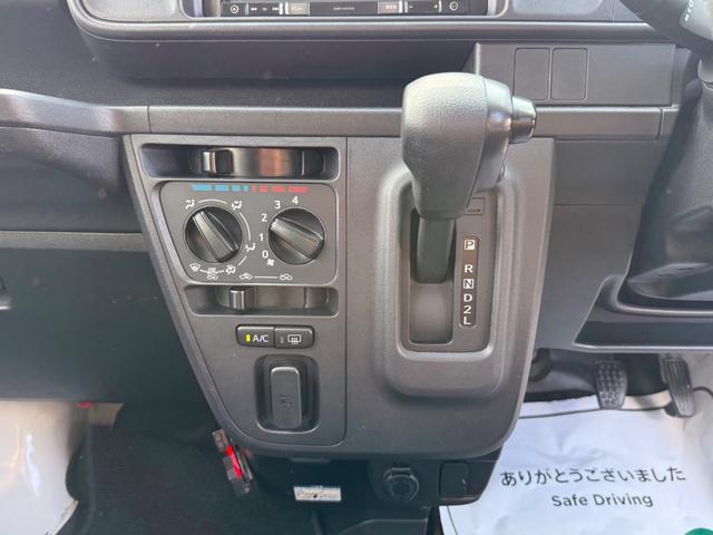 ハイゼットカーゴ  ハイルーフ キーレス 前パワーウィンドウ 衝突被害軽減ブレーキ スマートアシスト ハロゲンライト 社外ナビ ETC ドライブレコーダー クリアランスソナー 両側スライドドア プライバシーガラス 記録簿(30枚目)