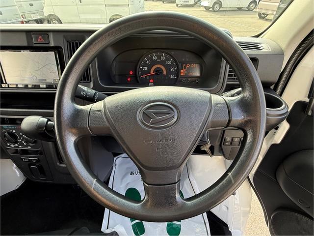 ハイゼットカーゴ  ハイルーフ キーレス 前パワーウィンドウ 衝突被害軽減ブレーキ スマートアシスト ハロゲンライト 社外ナビ ETC ドライブレコーダー クリアランスソナー 両側スライドドア プライバシーガラス 記録簿(31枚目)