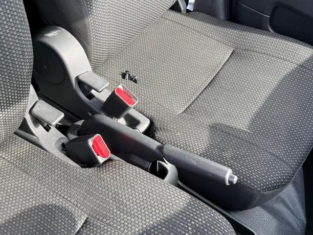 ハイゼットカーゴ  ハイルーフ キーレス 前パワーウィンドウ 衝突被害軽減ブレーキ スマートアシスト ハロゲンライト 社外ナビ ETC ドライブレコーダー クリアランスソナー 両側スライドドア プライバシーガラス 記録簿(36枚目)