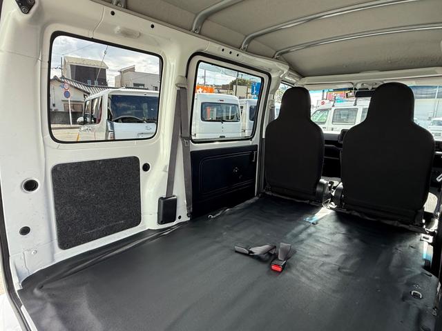 ハイゼットカーゴ  ハイルーフ キーレス 前パワーウィンドウ 衝突被害軽減ブレーキ スマートアシスト ハロゲンライト 社外ナビ ETC ドライブレコーダー クリアランスソナー 両側スライドドア プライバシーガラス 記録簿(44枚目)