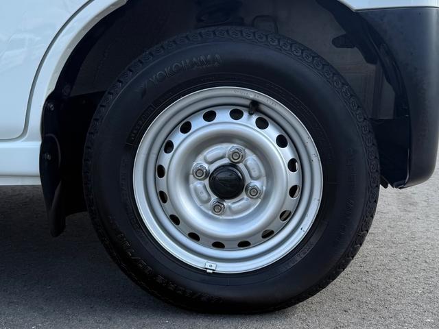 ハイゼットカーゴ  ハイルーフ キーレス 前パワーウィンドウ 衝突被害軽減ブレーキ スマートアシスト ハロゲンライト 社外ナビ ETC ドライブレコーダー クリアランスソナー 両側スライドドア プライバシーガラス 記録簿(53枚目)