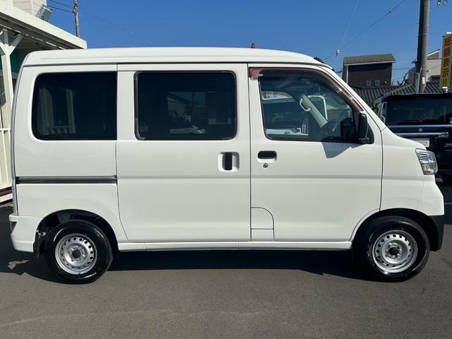 ハイゼットカーゴ ＤＸ　ＳＡＩＩＩ　ハイルーフ　４ＷＤ　キーレス　前パワーウィンドウ　衝突被害軽減ブレーキ　スマートアシスト　ハロゲンライト　クリアランスソナー　両側スライドドア　　記録簿（14枚目）