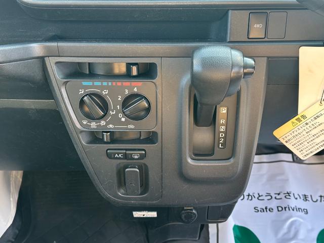 ハイゼットカーゴ ＤＸ　ＳＡＩＩＩ　ハイルーフ　４ＷＤ　キーレス　前パワーウィンドウ　衝突被害軽減ブレーキ　スマートアシスト　ハロゲンライト　クリアランスソナー　両側スライドドア　　記録簿（31枚目）