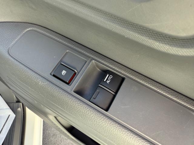 N-VAN G ハイルーフ キーレス 前パワーウィンドウ 衝突被害軽減ブレーキ ハロゲンライト クリアランスソナー 両側スライドドア プライバシーガラス 記録簿 軽自動車 軽バン 軽貨物(6枚目)