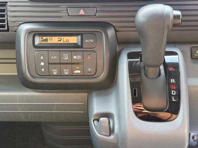 N-VAN G ハイルーフ キーレス 前パワーウィンドウ 衝突被害軽減ブレーキ ハロゲンライト クリアランスソナー 両側スライドドア プライバシーガラス 記録簿 軽自動車 軽バン 軽貨物(27枚目)