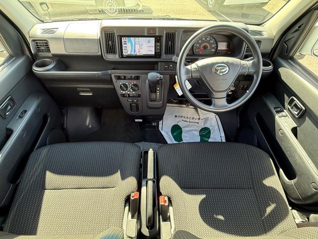 ハイゼットカーゴ クルーズＳＡＩＩＩ　ハイルーフ　４ＷＤ　ビジネスパッケージ　キーレス　前パワーウィンドウ　電格ミラー　純正ナビ　バックカメラ　ＥＴＣ　ドライブレコーダー　ＬＥＤヘッドライト　フルセグ　プライバシーガラス（2枚目）