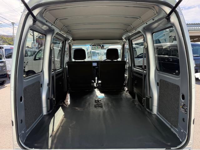 ハイゼットカーゴ クルーズＳＡＩＩＩ　ハイルーフ　４ＷＤ　ビジネスパッケージ　キーレス　前パワーウィンドウ　電格ミラー　純正ナビ　バックカメラ　ＥＴＣ　ドライブレコーダー　ＬＥＤヘッドライト　フルセグ　プライバシーガラス（3枚目）